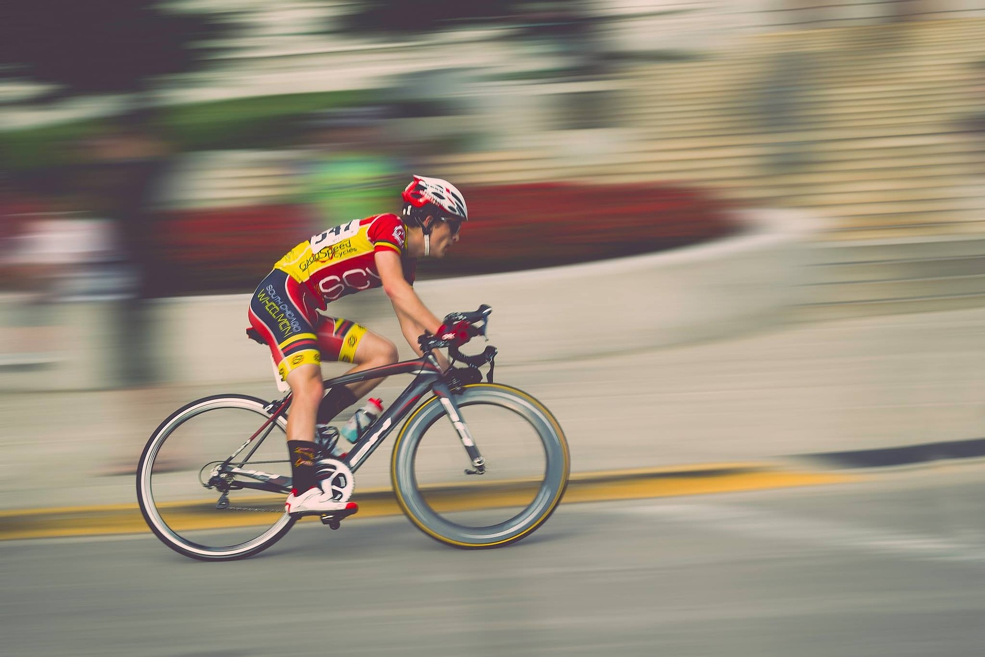 hero banner picturing cyclist on a race track